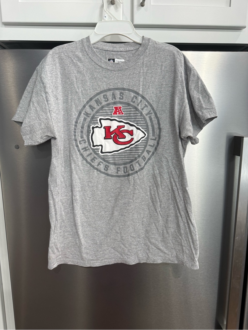 NFL Kansas City Chiefs Gray and Red Short-Sleeve Tee